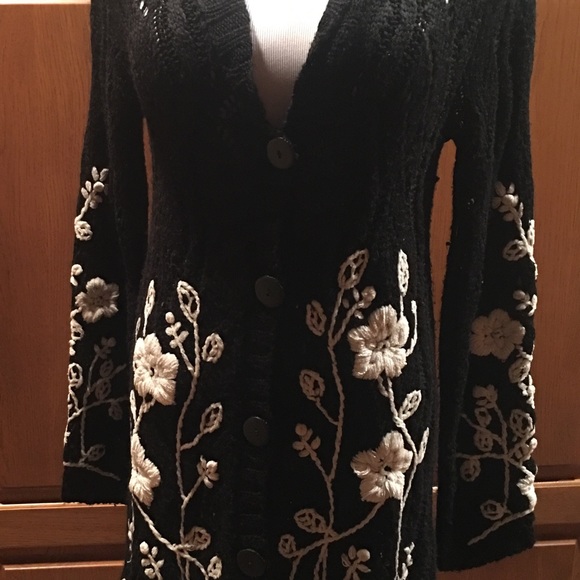 Statement Curio Long Sweater Coat/Floral Detail - Picture 3 of 8